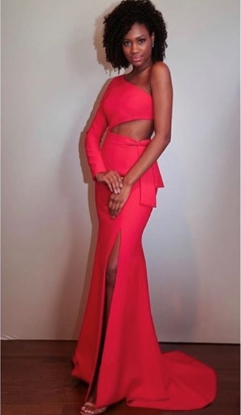 Vem aí a temporada das festas. Já tem aquele vestido certo e especial na sua loja?